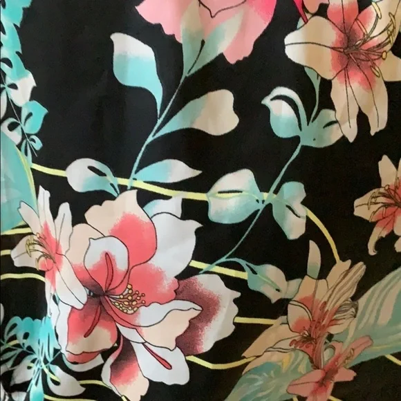 Forever 21 Cold Shoulder Floral Top Size M - Picture 4 of 6